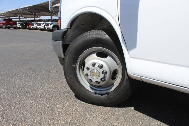Used 2017 Chevrolet Express 3500 RWD image 11