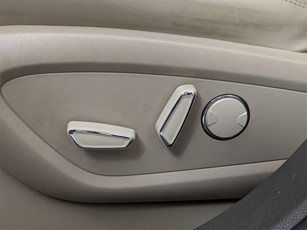 Used 2022 Lincoln Nautilus Reserve image 11