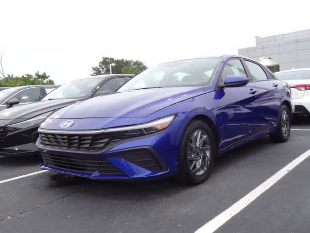 Used 2024 Hyundai Elantra SEL FWD image 1
