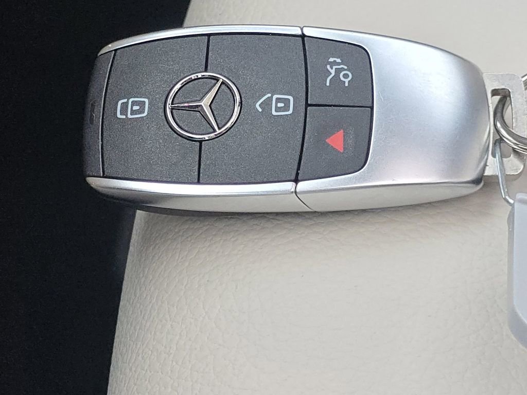 Used 2023 Mercedes-Benz GLB 250 GLB 250 image 35