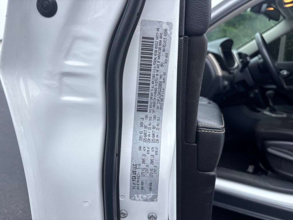 Used 2016 Jeep Cherokee Latitude FWD image 18