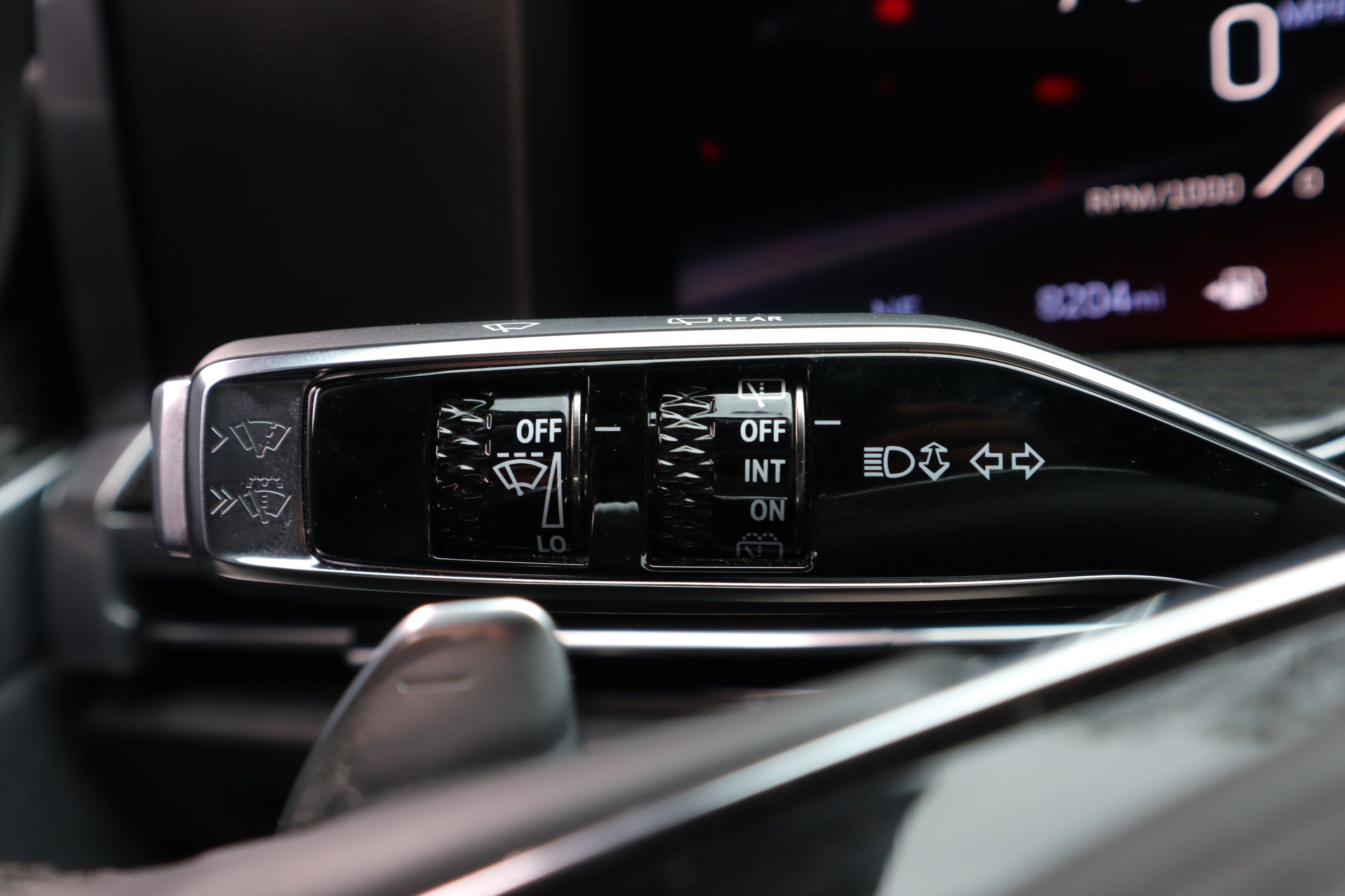 Used 2025 Cadillac Escalade V w/ LPO, ONYX Package image 24