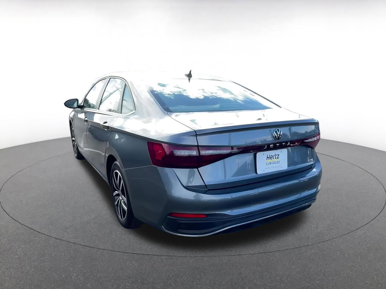 Used 2025 Volkswagen Jetta SE image 11