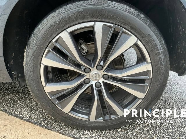 Certified 2022 Volvo XC60 B5 Momentum w/ Protection Package Premier FWD image 10