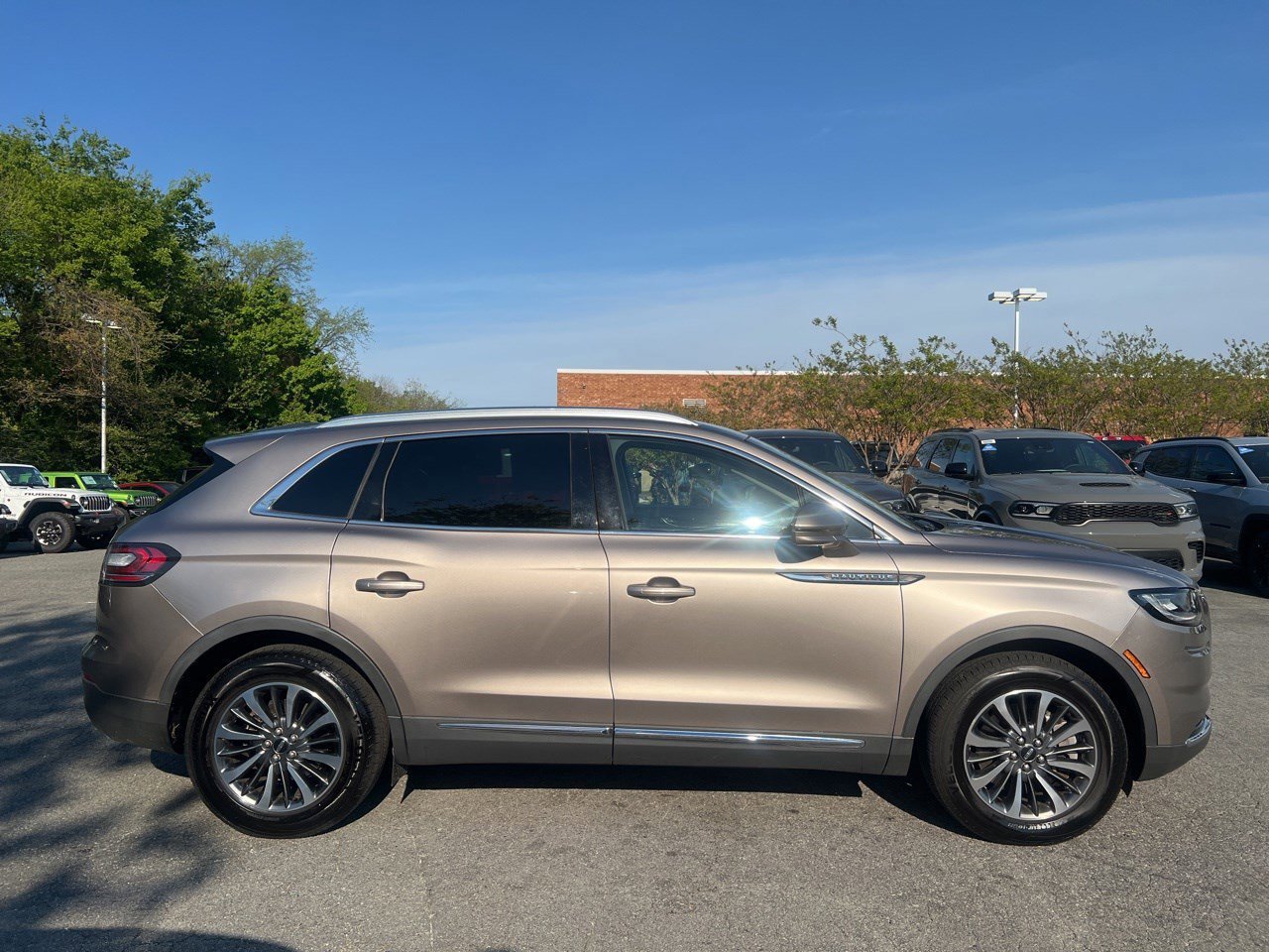 Used 2021 Lincoln Nautilus FWD w/ Equipment Group 101A image 6