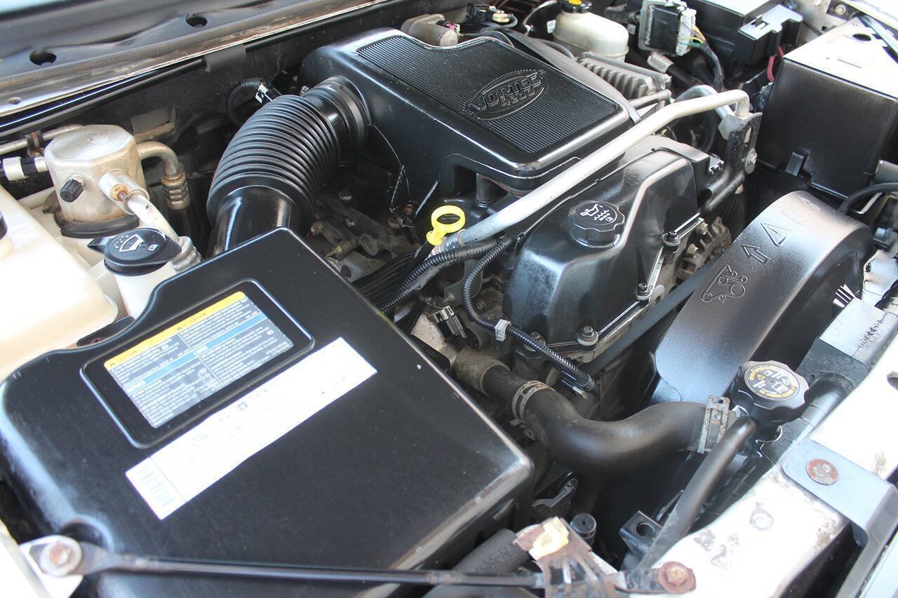 Used 2005 GMC Envoy XL SLT RWD image 37