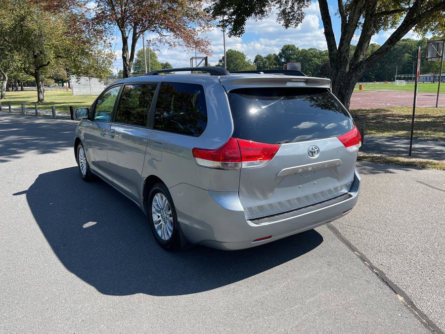 Used 2012 Toyota Sienna XLE w/ Entertainment Pkg FWD image 19