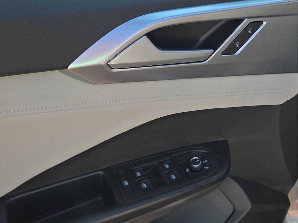 New 2026 Volkswagen Taos SE FWD image 16