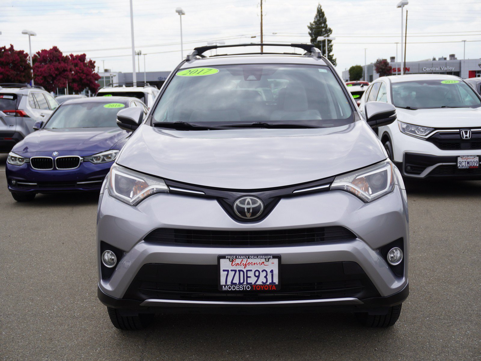 Used 2017 Toyota RAV4 XLE w/ Plus Special Value Package AWD/4WD image 6