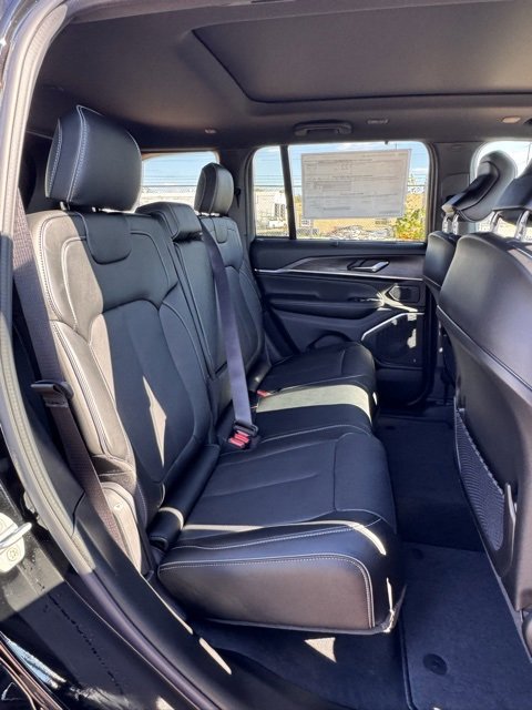 New 2025 Jeep Grand Cherokee Overland w/ Luxury Tech Group IV image 14