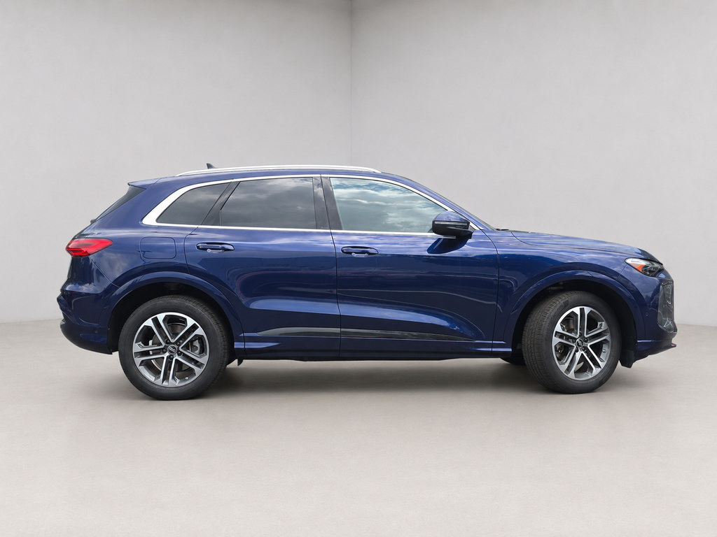 Certified 2025 Audi Q5 Premium w/ Convenience Package AWD/4WD image 9