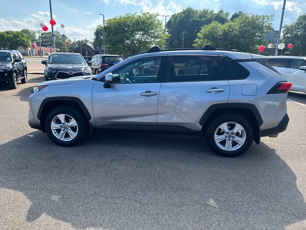 Used 2020 Toyota RAV4 XLE w/ Convenience Package AWD/4WD image 4