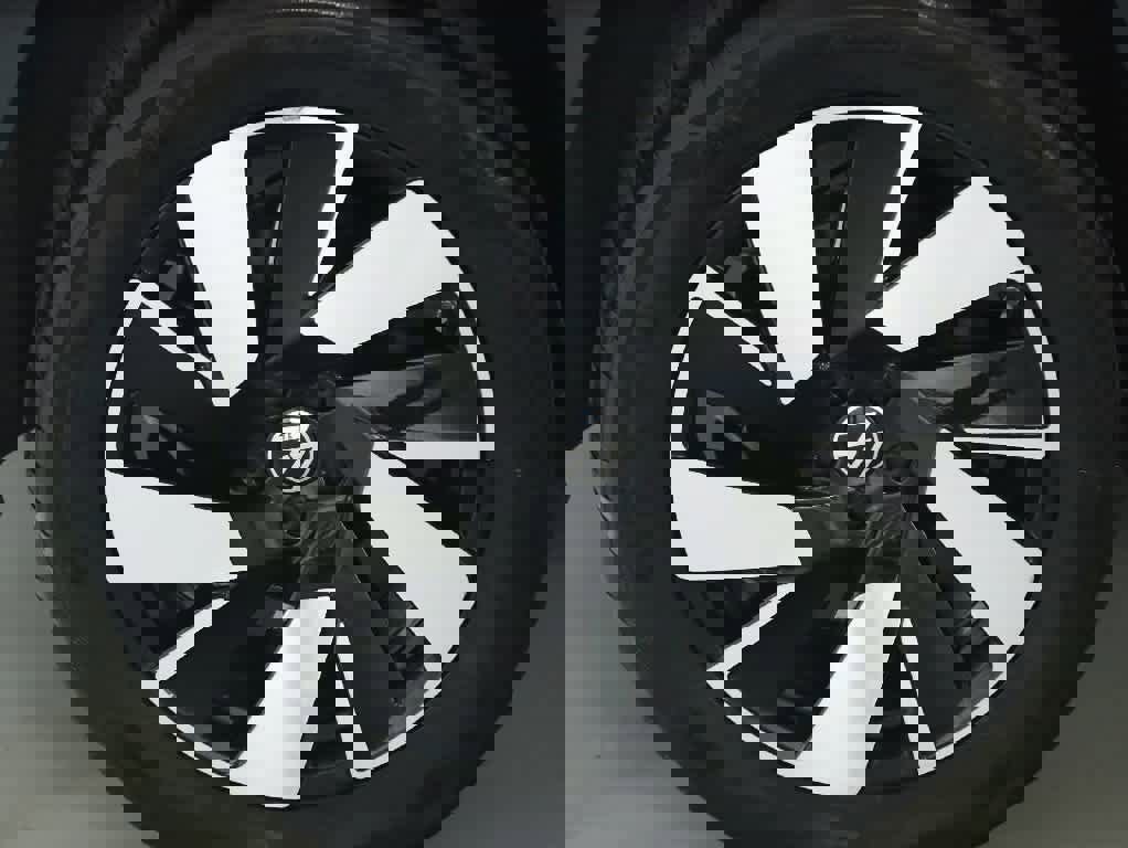 Used 2024 Volkswagen Atlas Cross Sport SE image 12