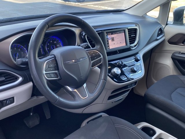 Used 2023 Chrysler Voyager LX image 11