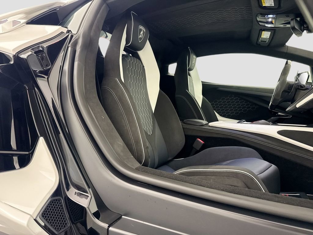 Used 2024 Lamborghini Revuelto AWD/4WD image 28