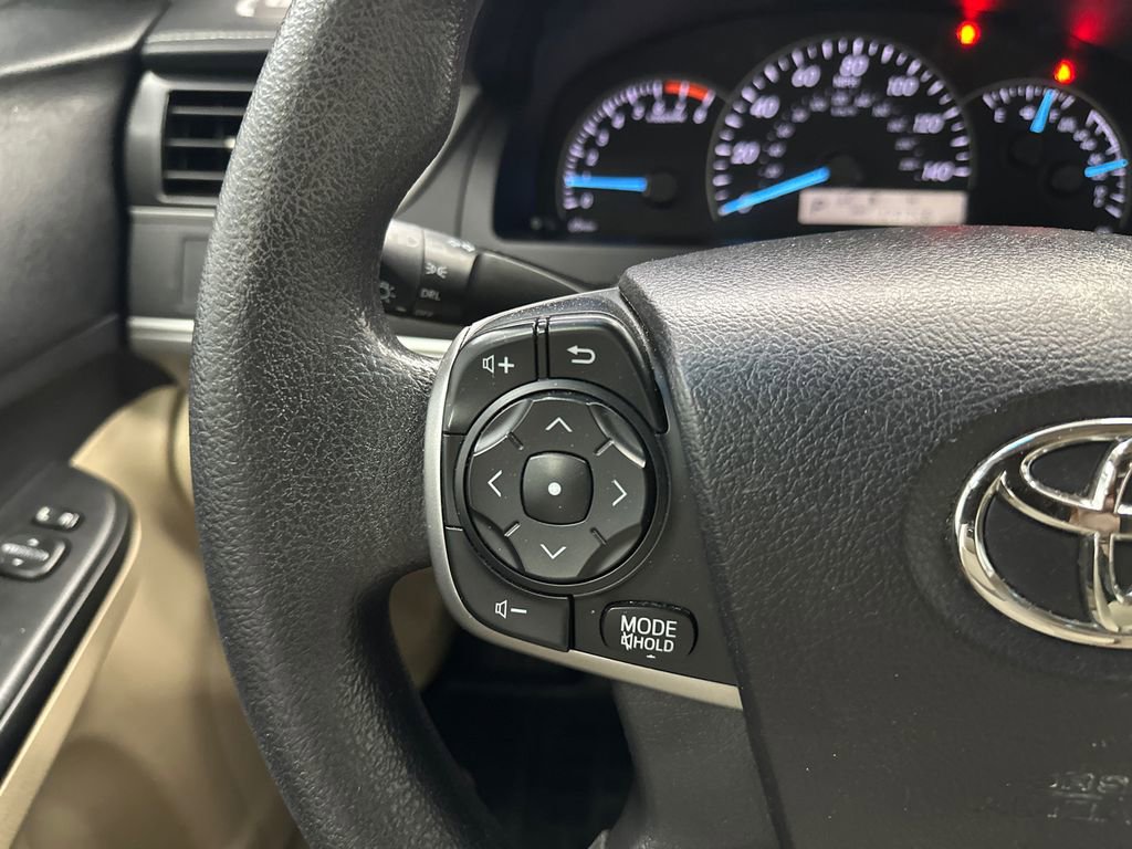 Used 2014 Toyota Camry L image 21