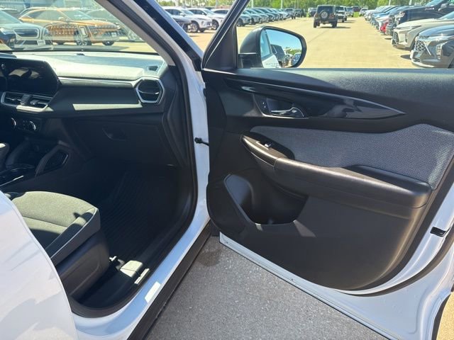 Used 2025 Chevrolet TrailBlazer LS w/ LS Convenience Package FWD image 46