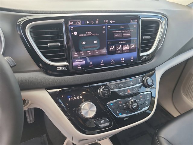 Used 2024 Chrysler Pacifica Touring-L image 33