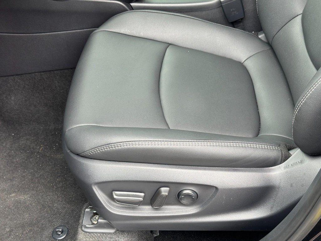Used 2026 Toyota Corolla Cross XLE w/ Convenience Package FWD image 22