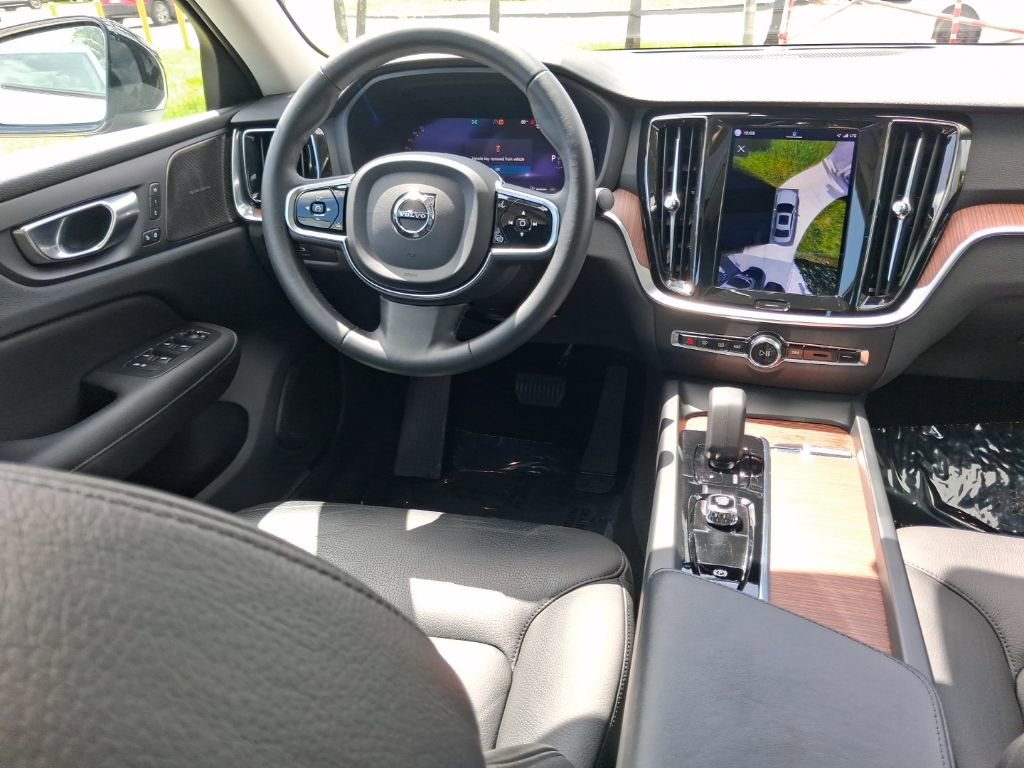 Used 2024 Volvo S60 B5 Plus AWD/4WD image 9