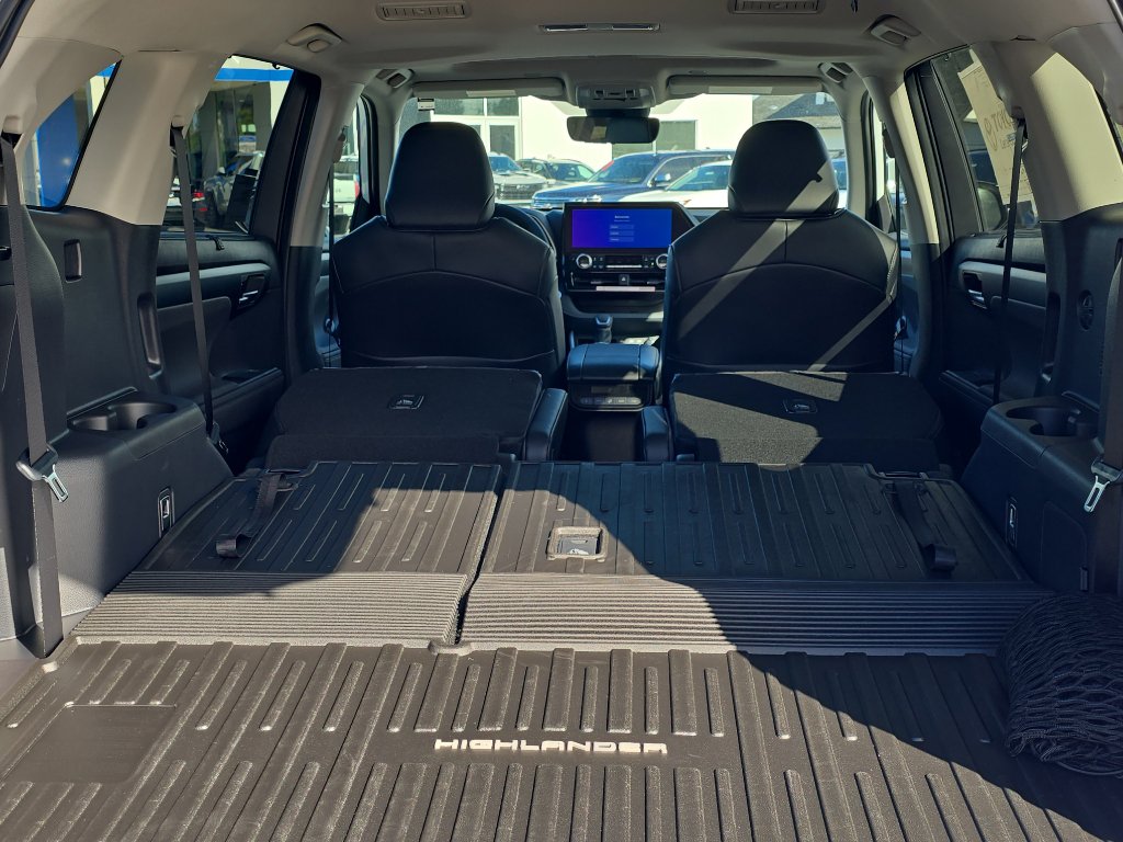 New 2025 Toyota Highlander XLE image 10
