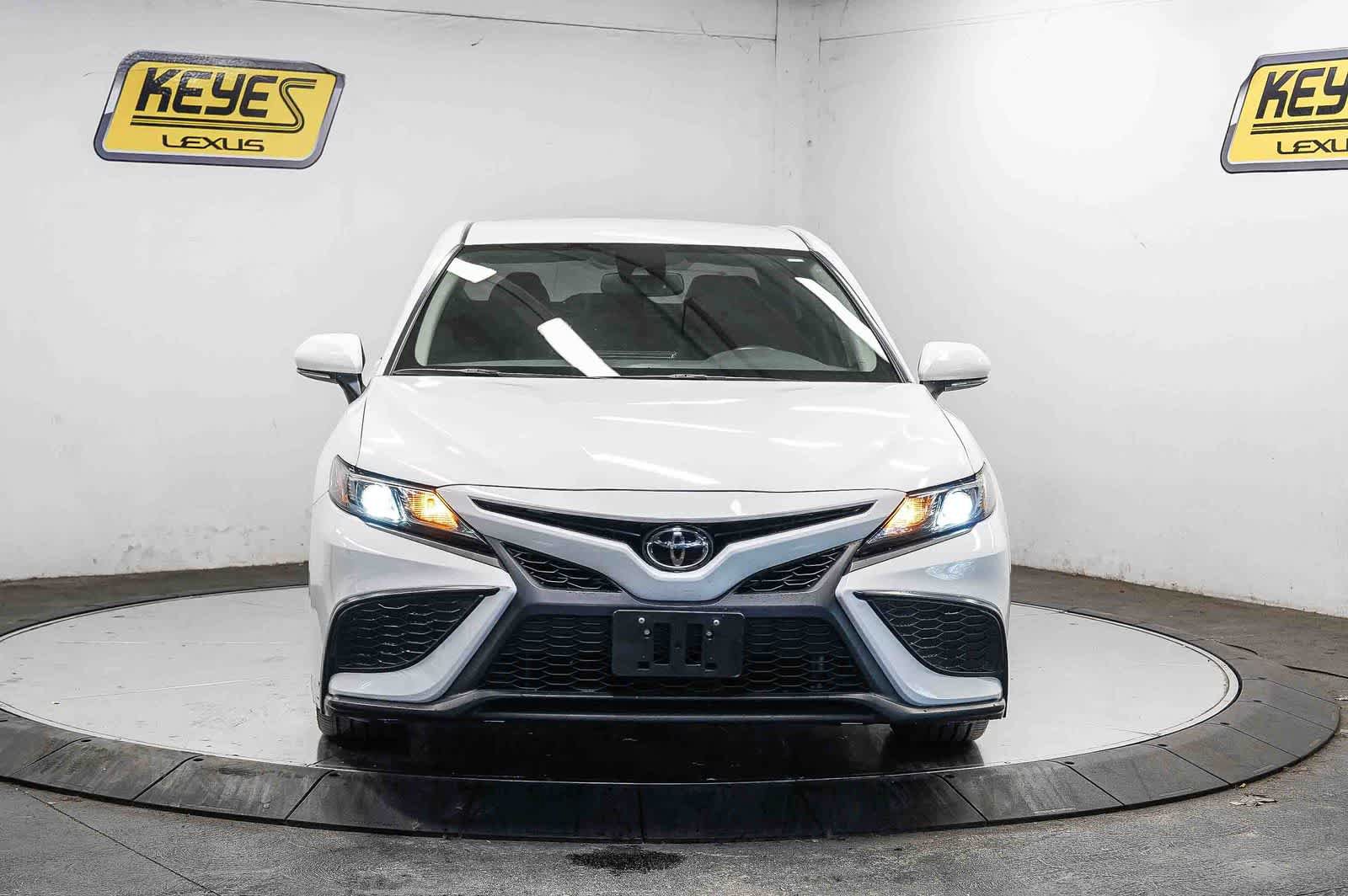 Used 2022 Toyota Camry SE w/ Convenience Package FWD image 6