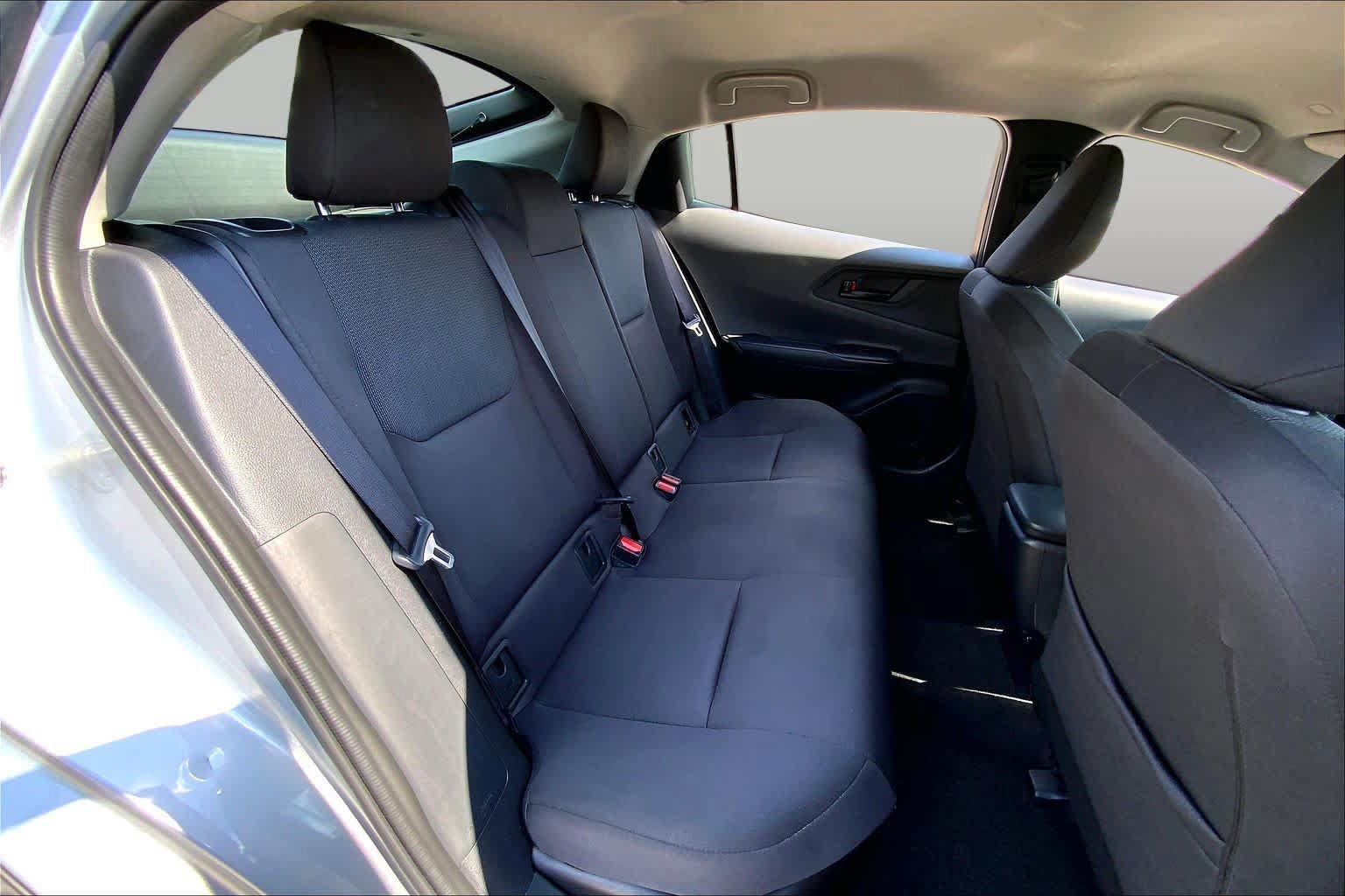 Used 2025 Toyota Prius LE FWD image 19