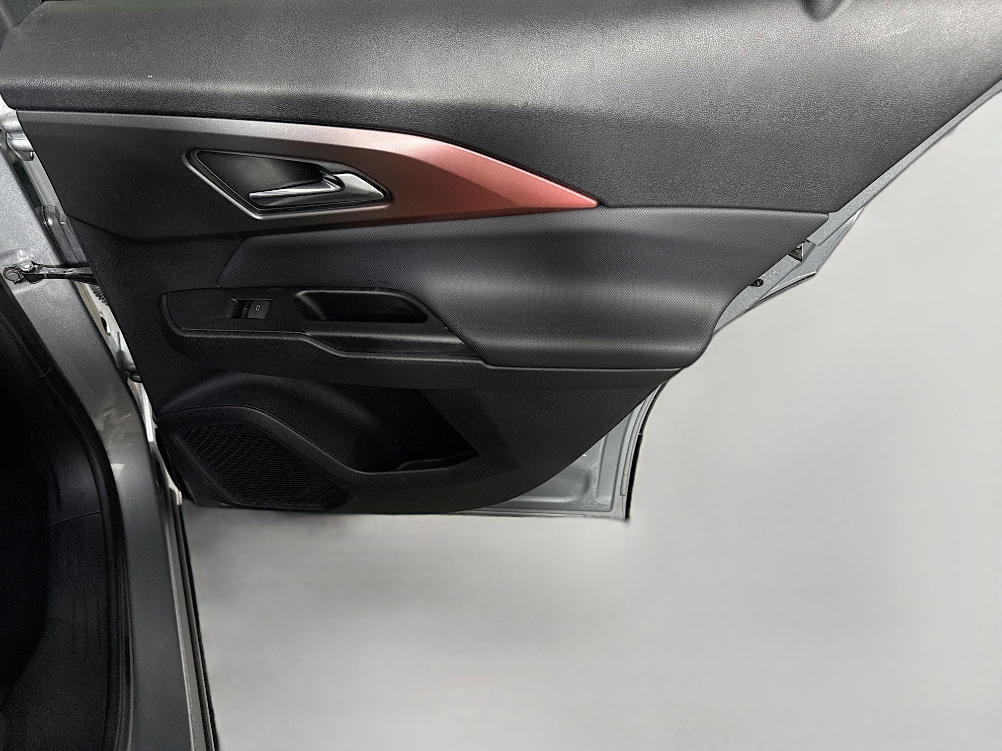 Used 2025 Chevrolet Equinox EV RS w/ Convenience Package II image 27