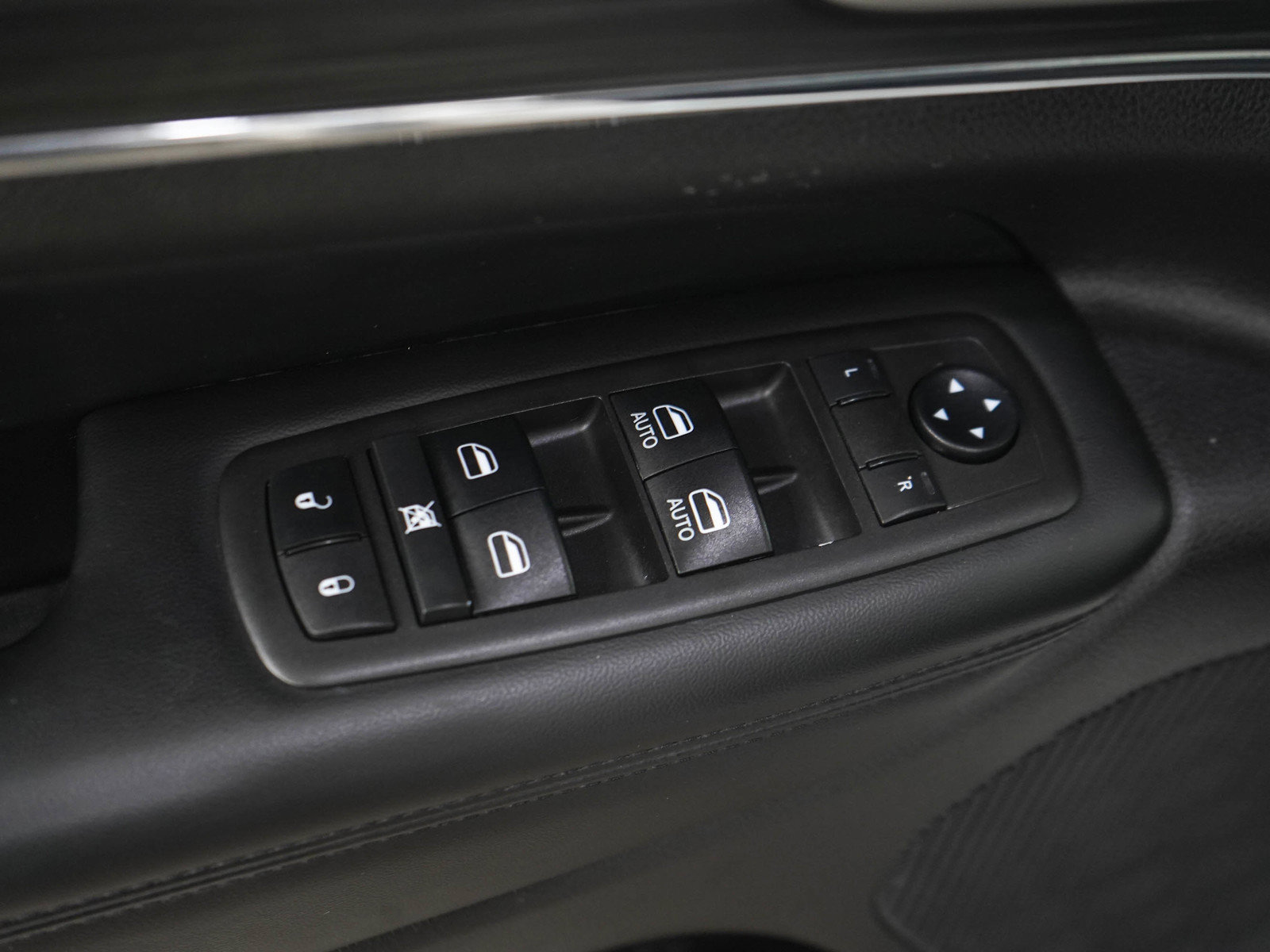 Used 2021 Jeep Grand Cherokee Limited AWD/4WD image 20