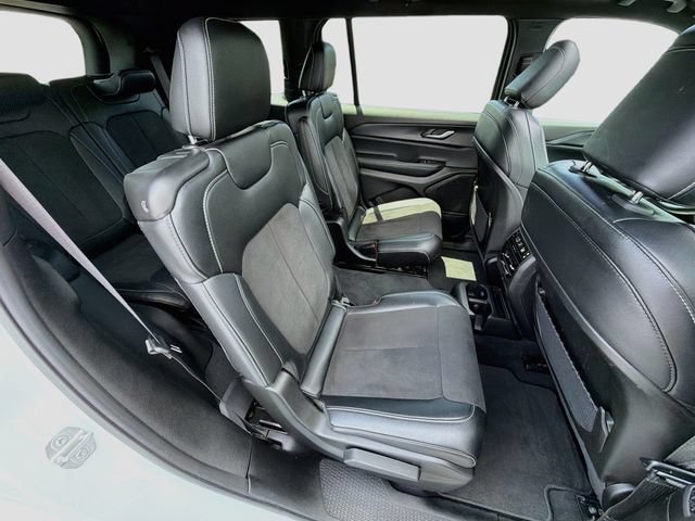 Used 2024 Jeep Grand Cherokee L Altitude RWD image 30
