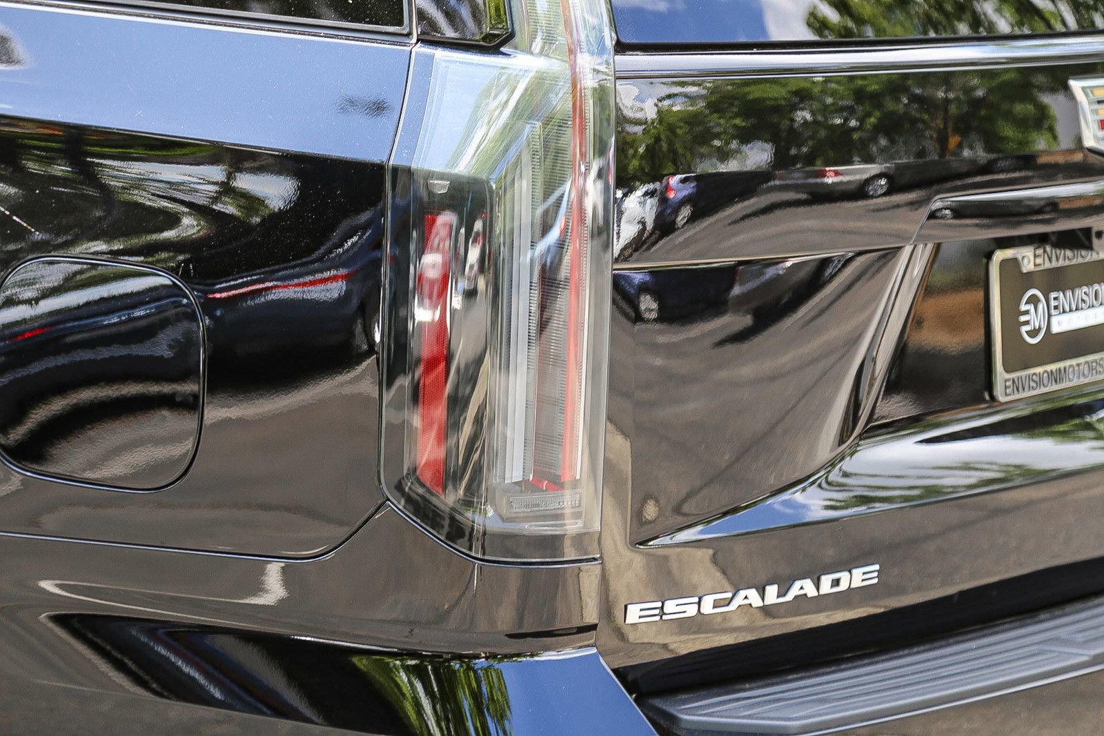 Used 2025 Cadillac Escalade Sport Platinum w/ LPO, Floor Liner Package AWD/4WD image 8