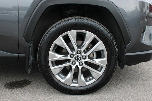 Used 2023 Toyota RAV4 XLE Premium image 42