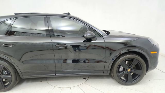 Used 2025 Porsche Cayenne w/ Premium Package image 8