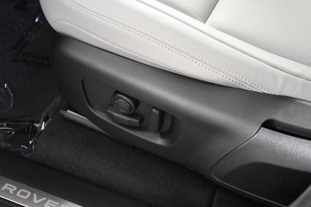 Used 2025 Land Rover Range Rover Velar Dynamic SE image 16