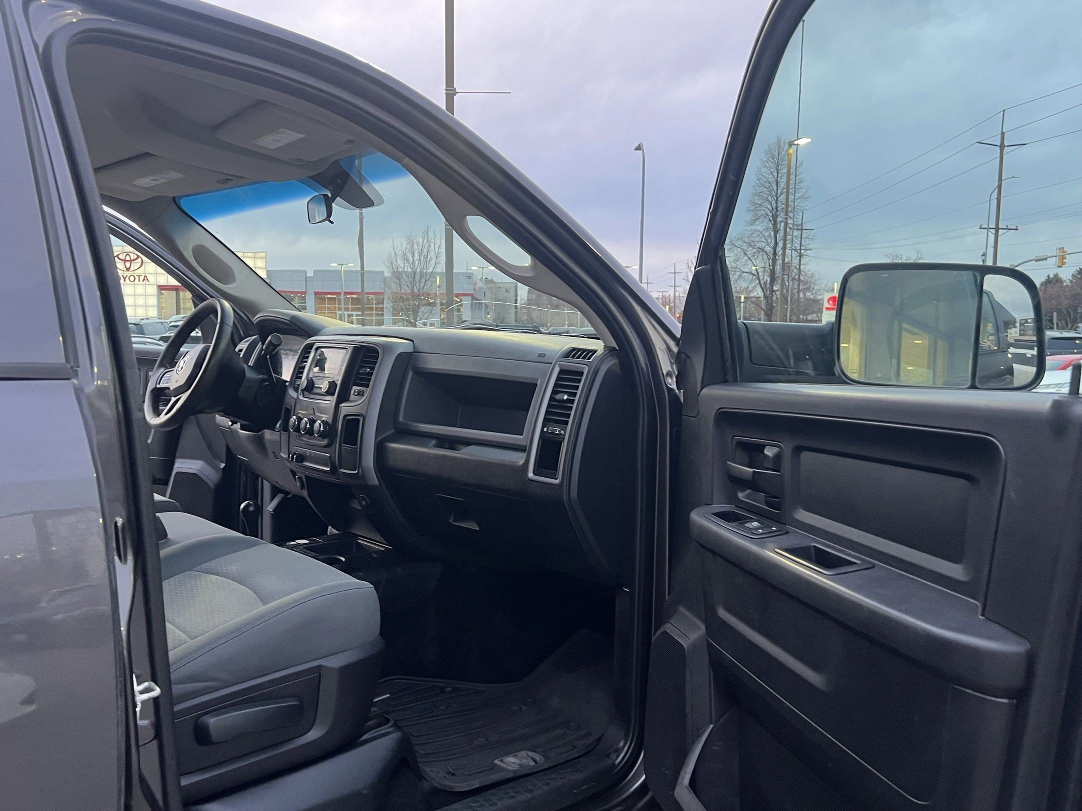 Used 2016 RAM 2500 Tradesman w/ Chrome Appearance Group image 16