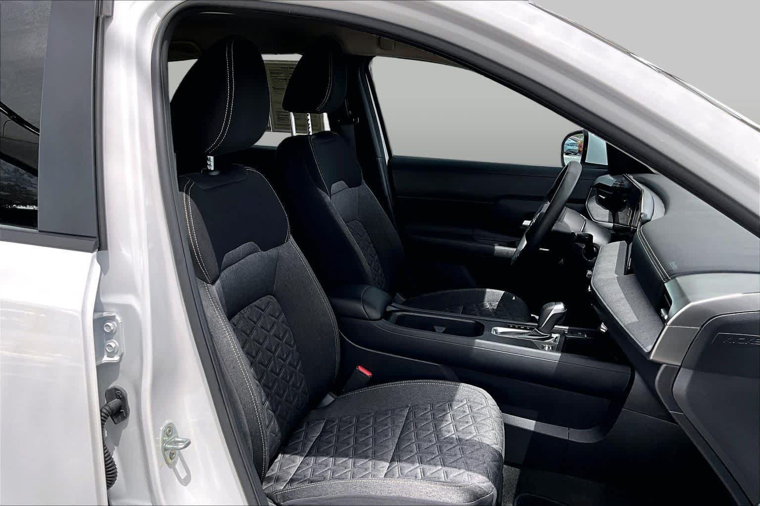 Used 2025 Nissan Kicks SV w/ Charging Package FWD image 9