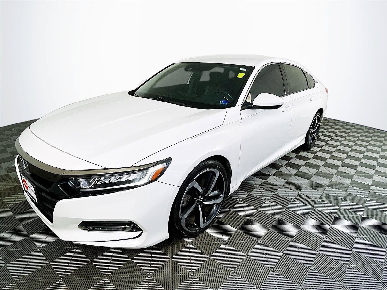 Used 2019 Honda Accord Sport image 3