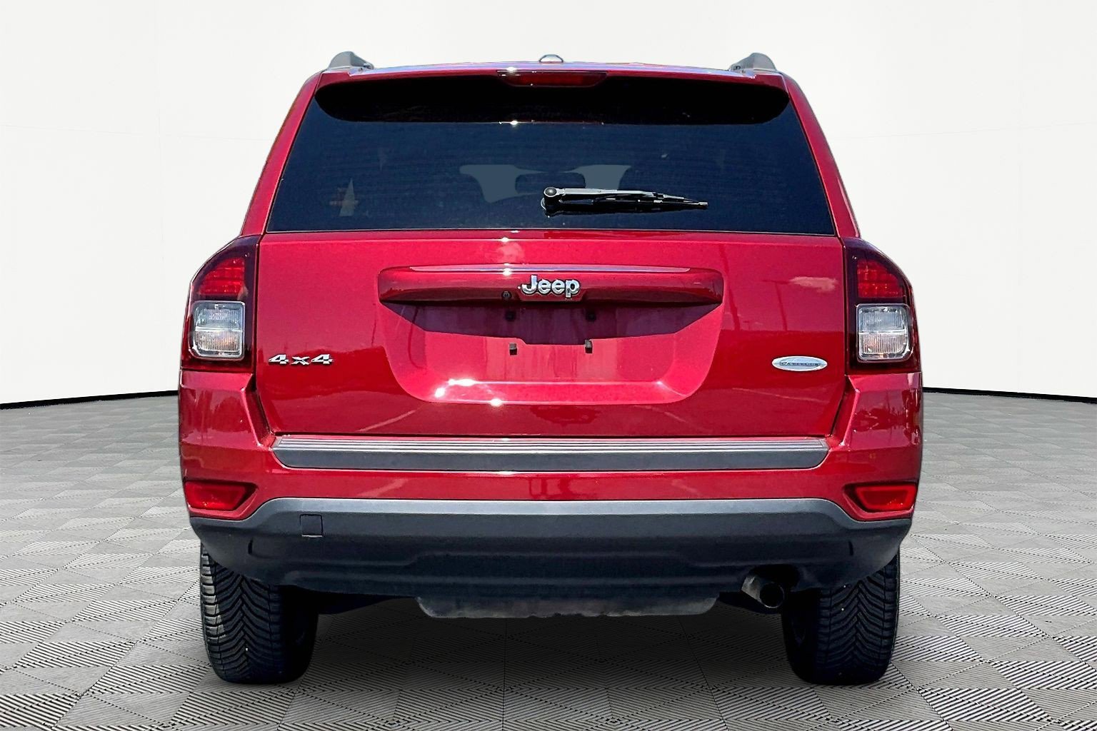 Used 2014 Jeep Compass Latitude w/ Sun/Sound Group AWD/4WD image 5