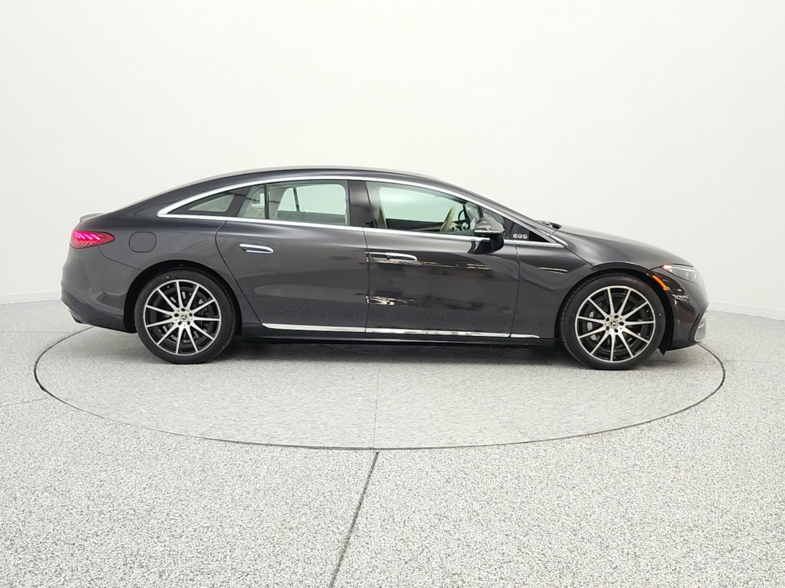 Used 2022 Mercedes-Benz EQS 580 4MATIC Sedan image 4