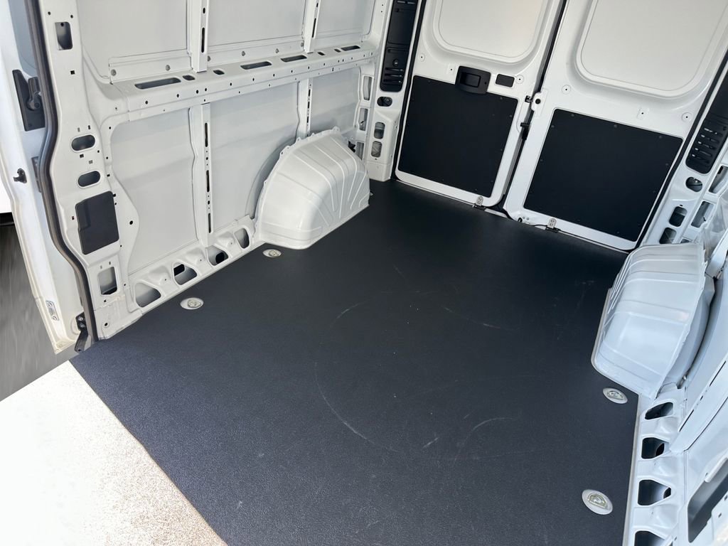 New 2025 RAM ProMaster 2500 w/ Quick Order Package 22G SLT image 13