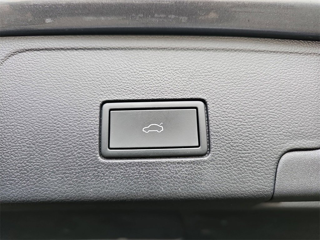 Used 2024 Volkswagen Atlas Cross Sport SE image 13