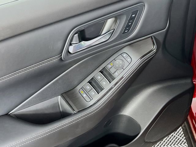 New 2025 Nissan Rogue SL w/ Tech Package image 15