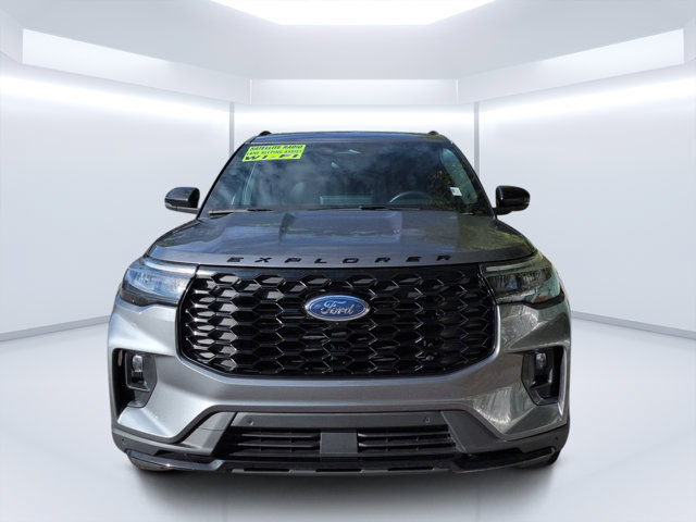 Used 2025 Ford Explorer ST-Line w/ ST-Line Street Pack AWD/4WD image 8