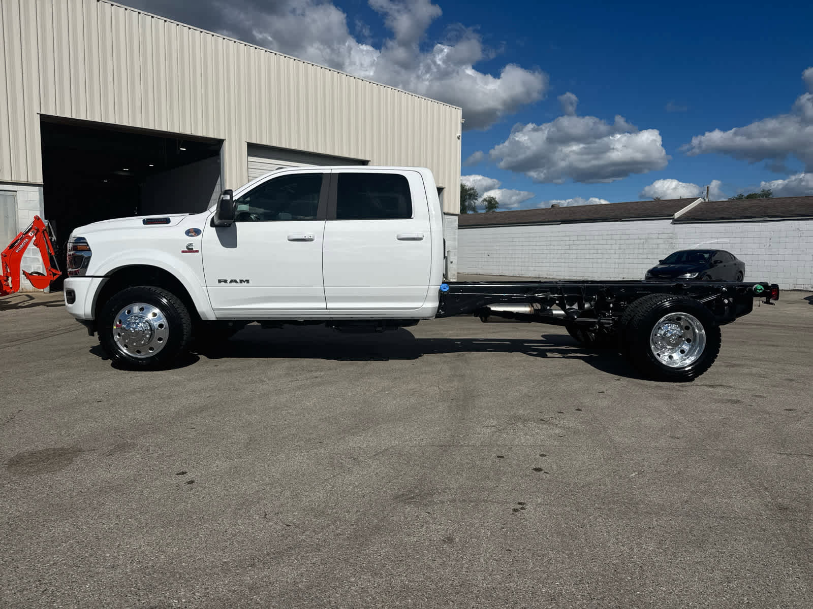New 2026 RAM 4500 4x4 Crew Cab DRW w/ Laramie Trim Package image 2