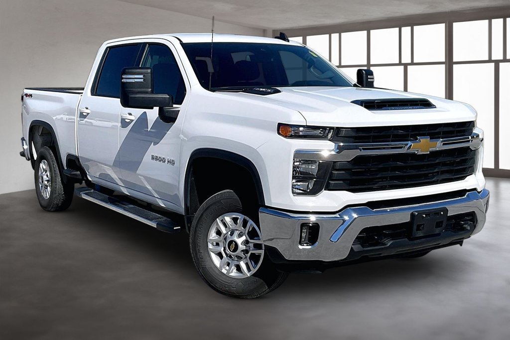 Used 2025 Chevrolet Silverado 2500 LT w/ Convenience Package AWD/4WD image 3