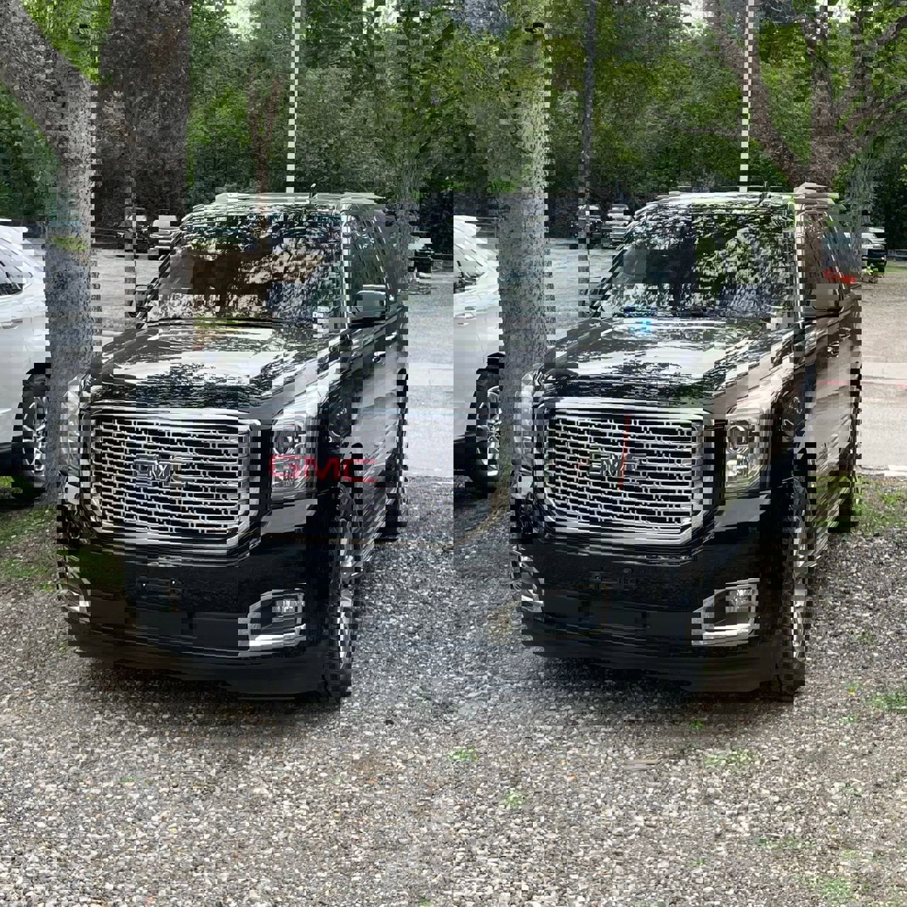 Used 2017 GMC Yukon XL Denali w/ Open Road Package AWD/4WD image 1