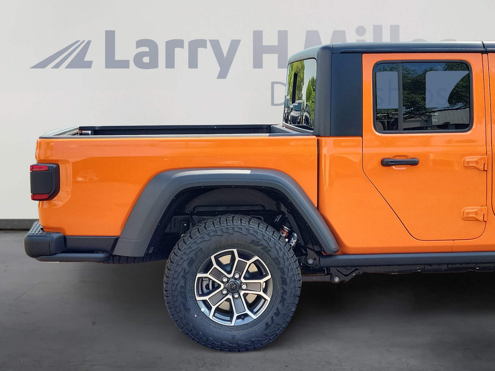 New 2025 Jeep Gladiator Mojave w/ Steel Bumper Group image 6