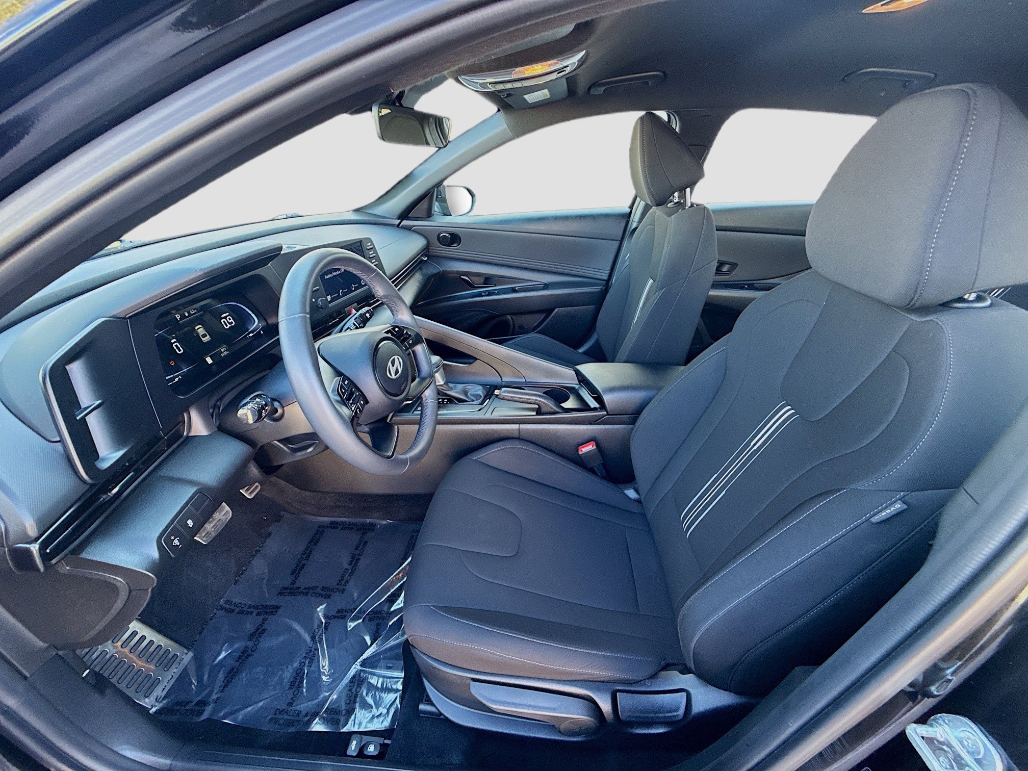 Used 2025 Hyundai Elantra Sport image 16