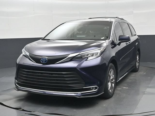 Used 2023 Toyota Sienna XLE FWD image 36