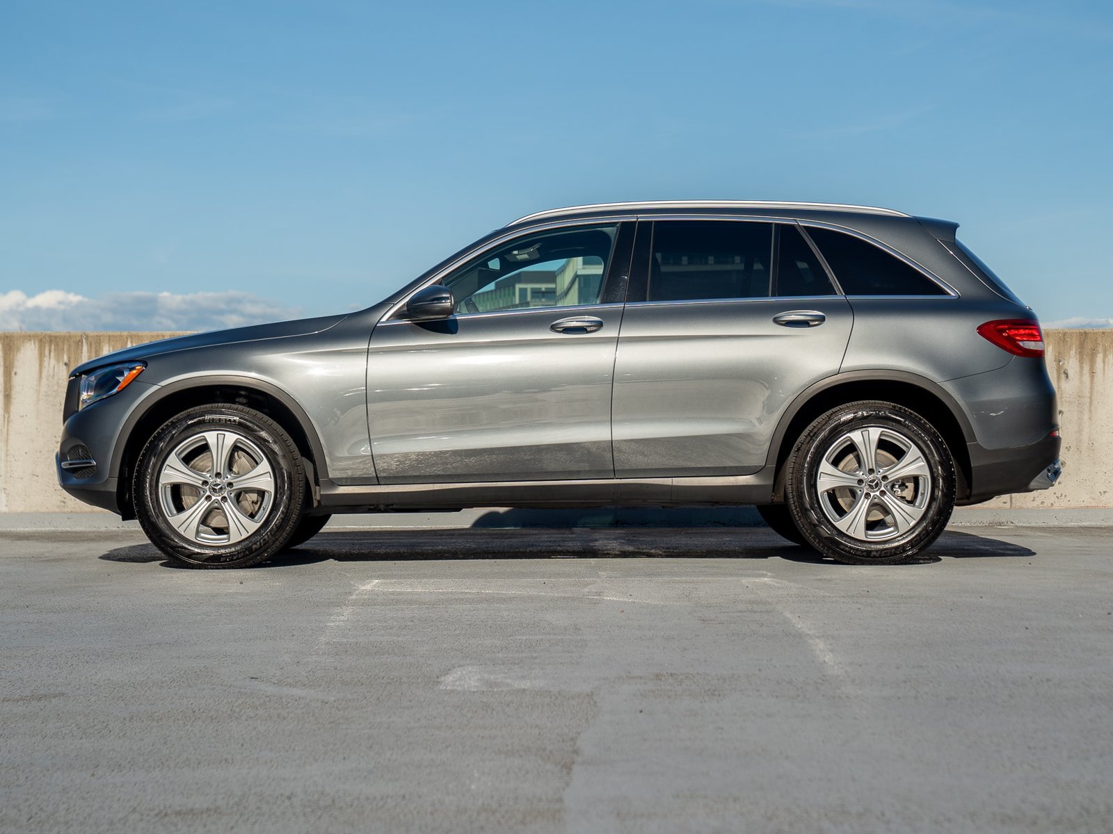 Used 2017 Mercedes-Benz GLC 300 4MATIC image 3